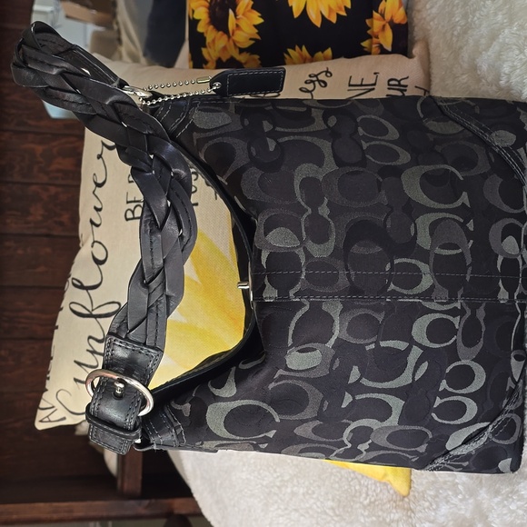 COACH Black and Gray Jacquard Fabric w/turnlock - Picture 3 of 16